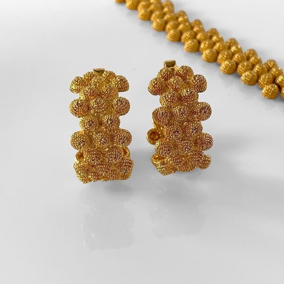 Vintage Gold Beehive Textured Bracelet Hoop Earrings Set - Picture 4 of 9